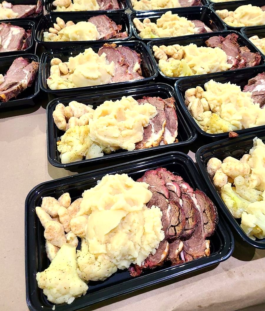 Shabbos meal trays